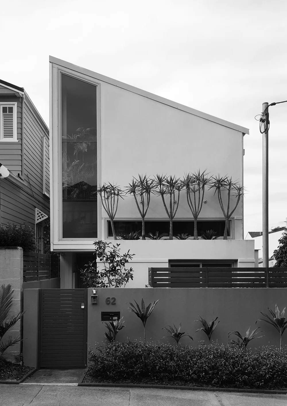   QUEENS PARK HOUSE    [ 2001 ]  