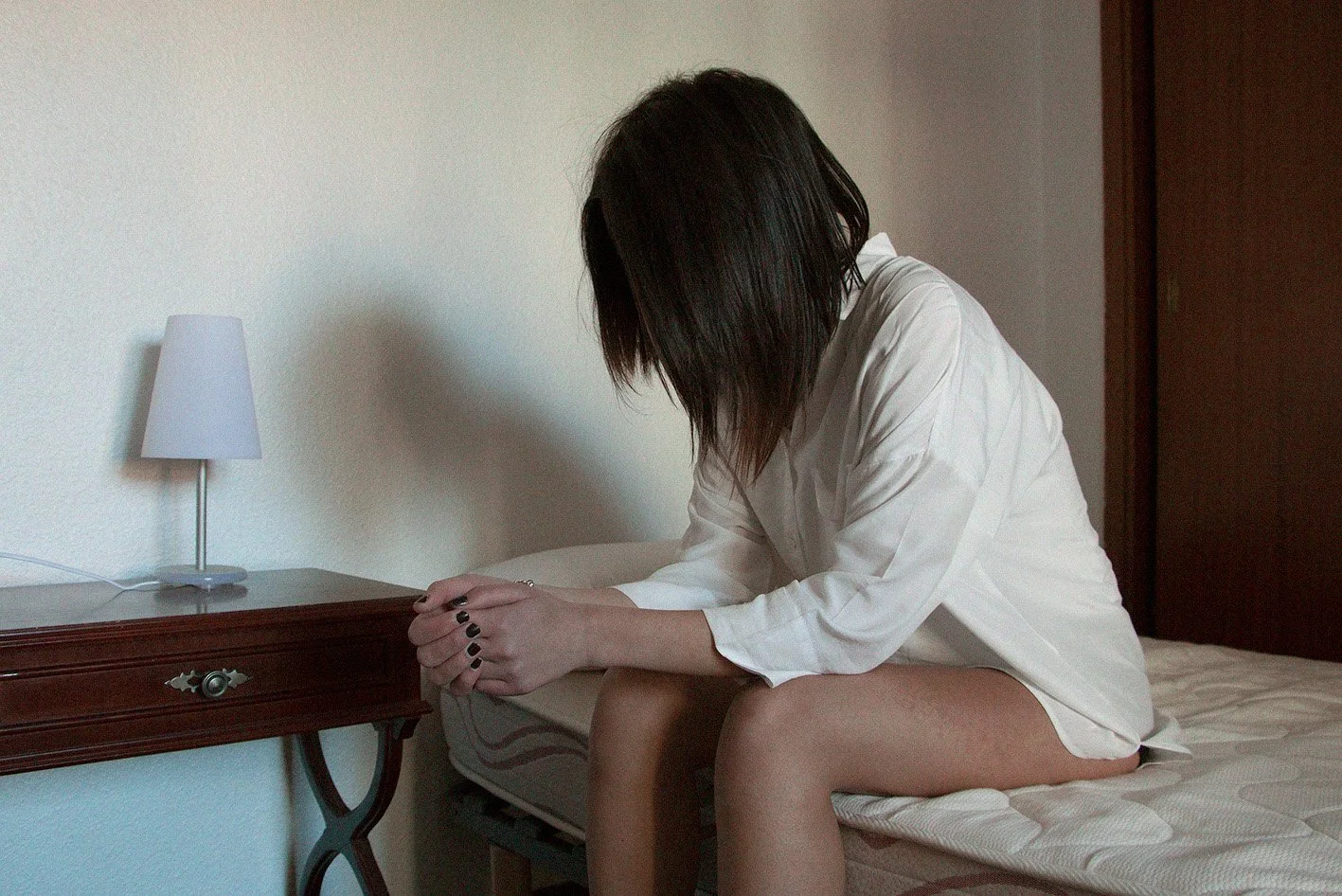 Mujer sentada en la cama Hopper.jpg