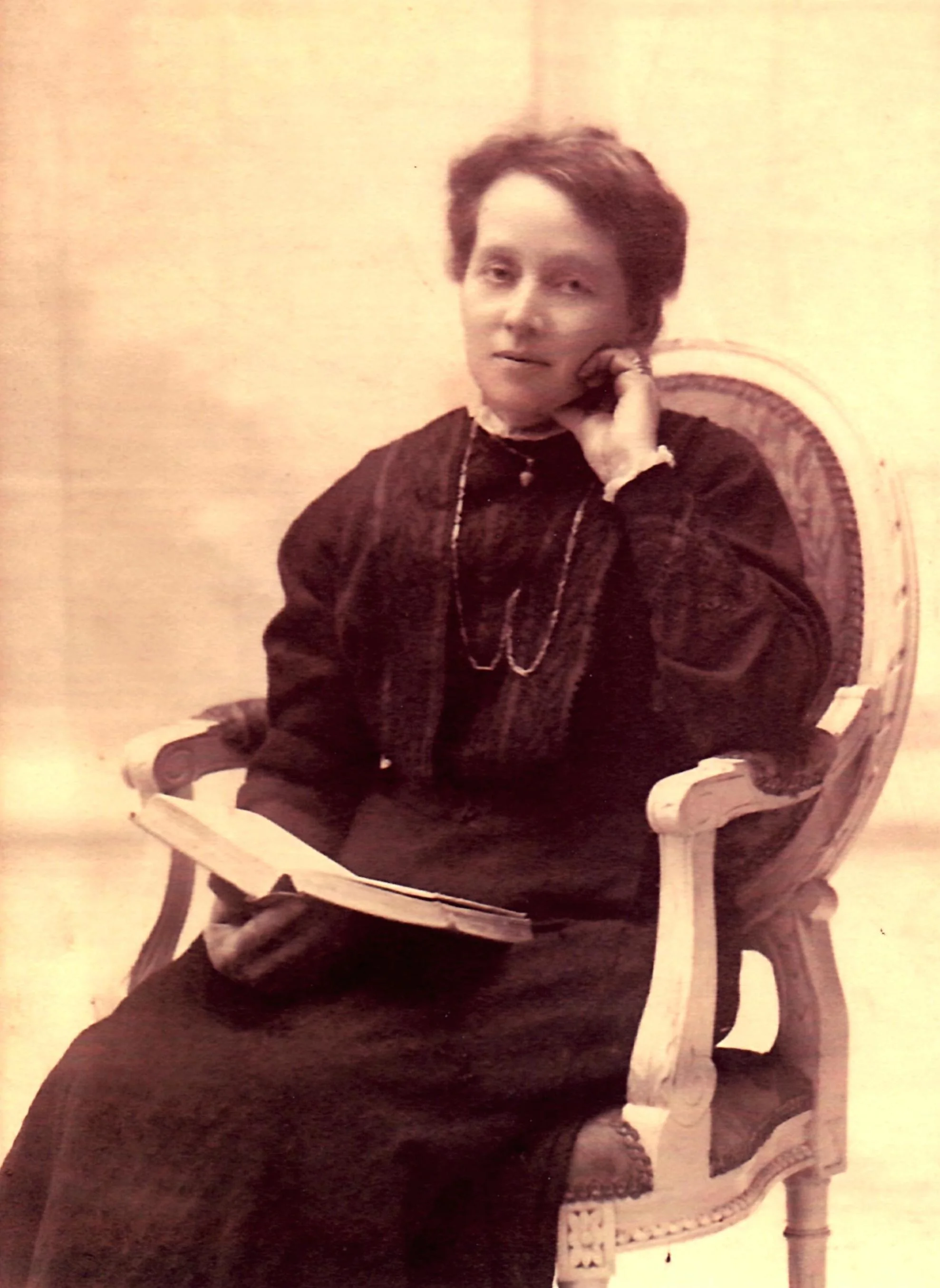 My great great grandma Emma in a late Victorian studio portrait, showing her great taste in jewellery. Definitive proof that traits, talents and obsessions must be genetic!