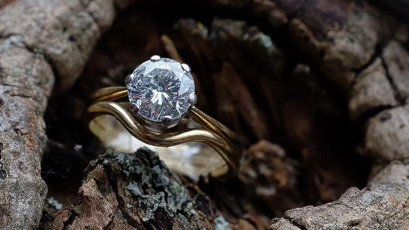 A custom curved wedding band in 18ct yellow gold, made especially to next around our client’s 1ct diamond engagement ring. June 2019.
