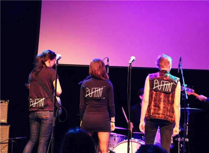 Sluta buga för Putin