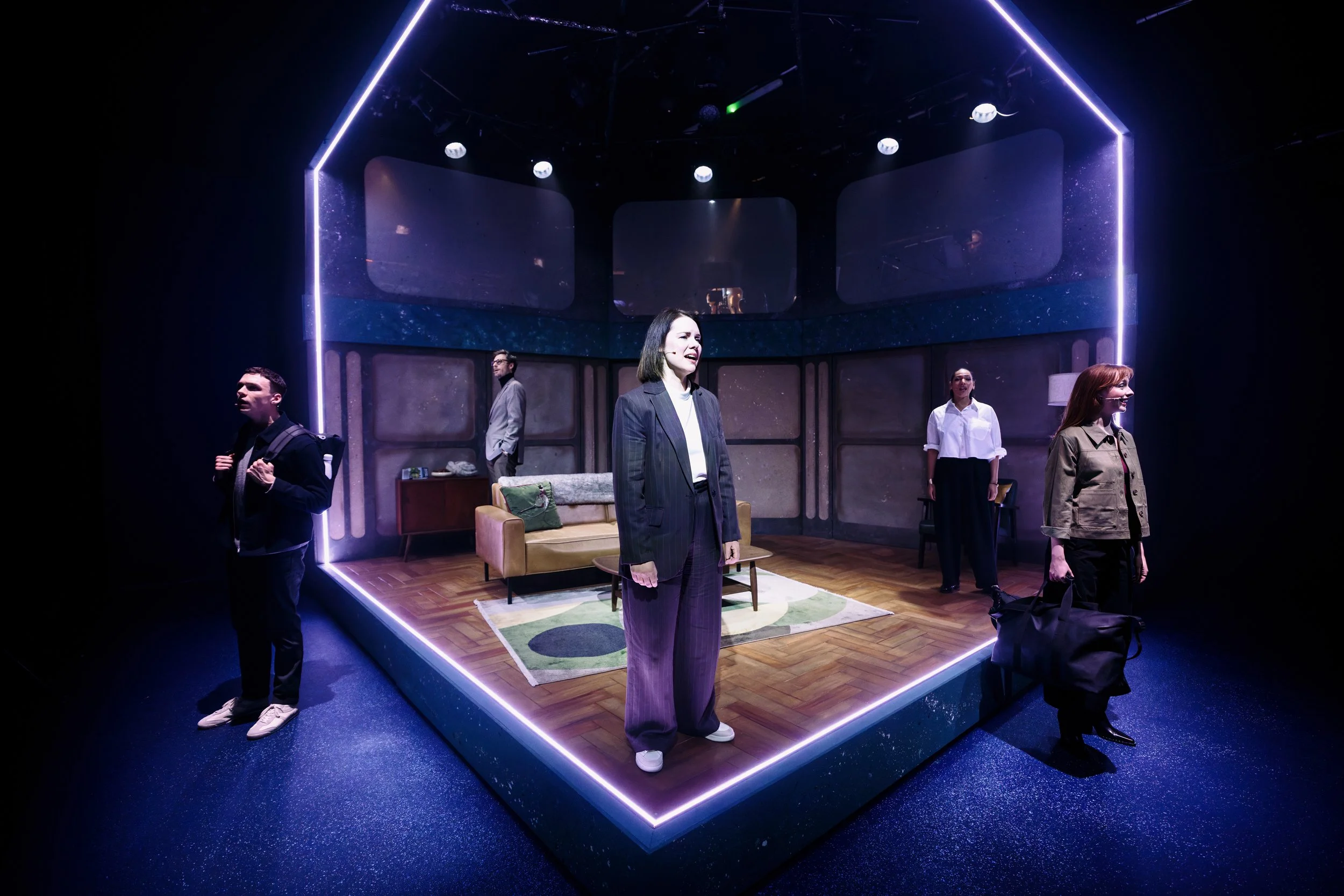 Flyby@SouthwarkPlayhouse_(c)Alex Brenner__11_8028-dx_s.jpg