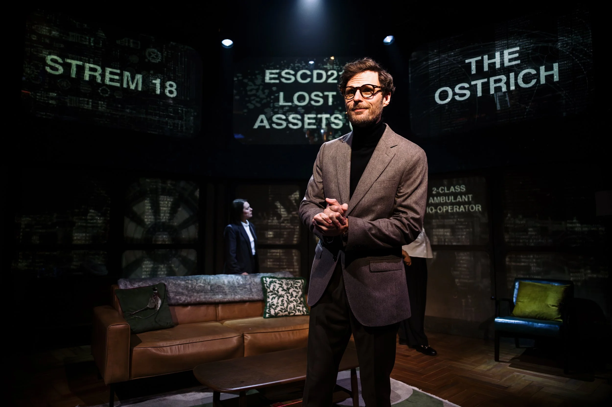 Flyby@SouthwarkPlayhouse_(c)Alex Brenner__12_2538-dx_s.jpg