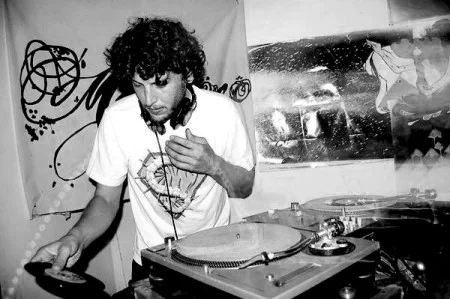 Mophono (real name Benji Illgen) is an instrumental hip-hop artist residing in San Francisco. Also known as DJ Centipede, he runs his own Change the Beat night and CB Records label, and is part of Flying Lotus’ Brainfeeder collective. His 2011 full …