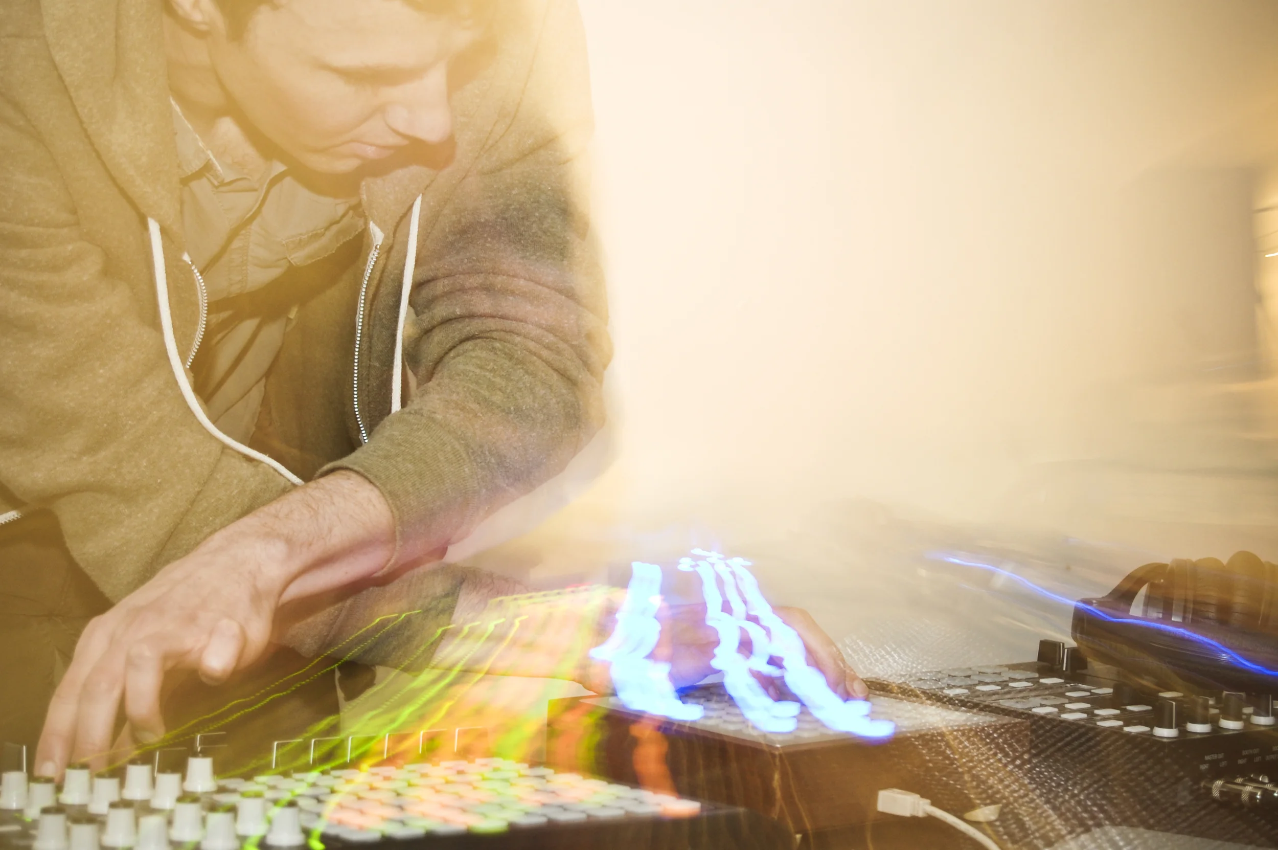 Weaving delicate melodic threads through sub-laden downtempo beats, Nonagon's music is a feast for mind and body alike.As a producer, Nonagon is at once technical, intuitive, and expressive. His focus on marrying emotion and beauty to the raw aggres…