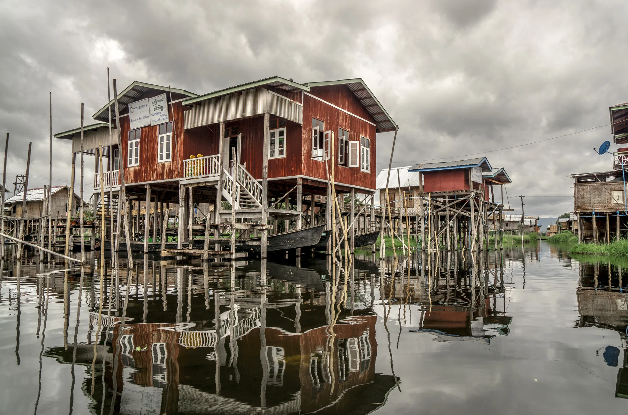 Myanmar - Inle Lake - Sampan