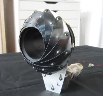  Mechanical detail,aperture open. 