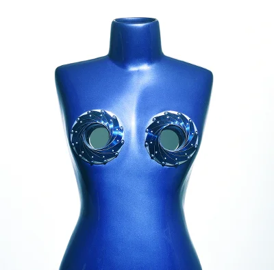  Iris apertures open, image courtesy Lois Andison. 