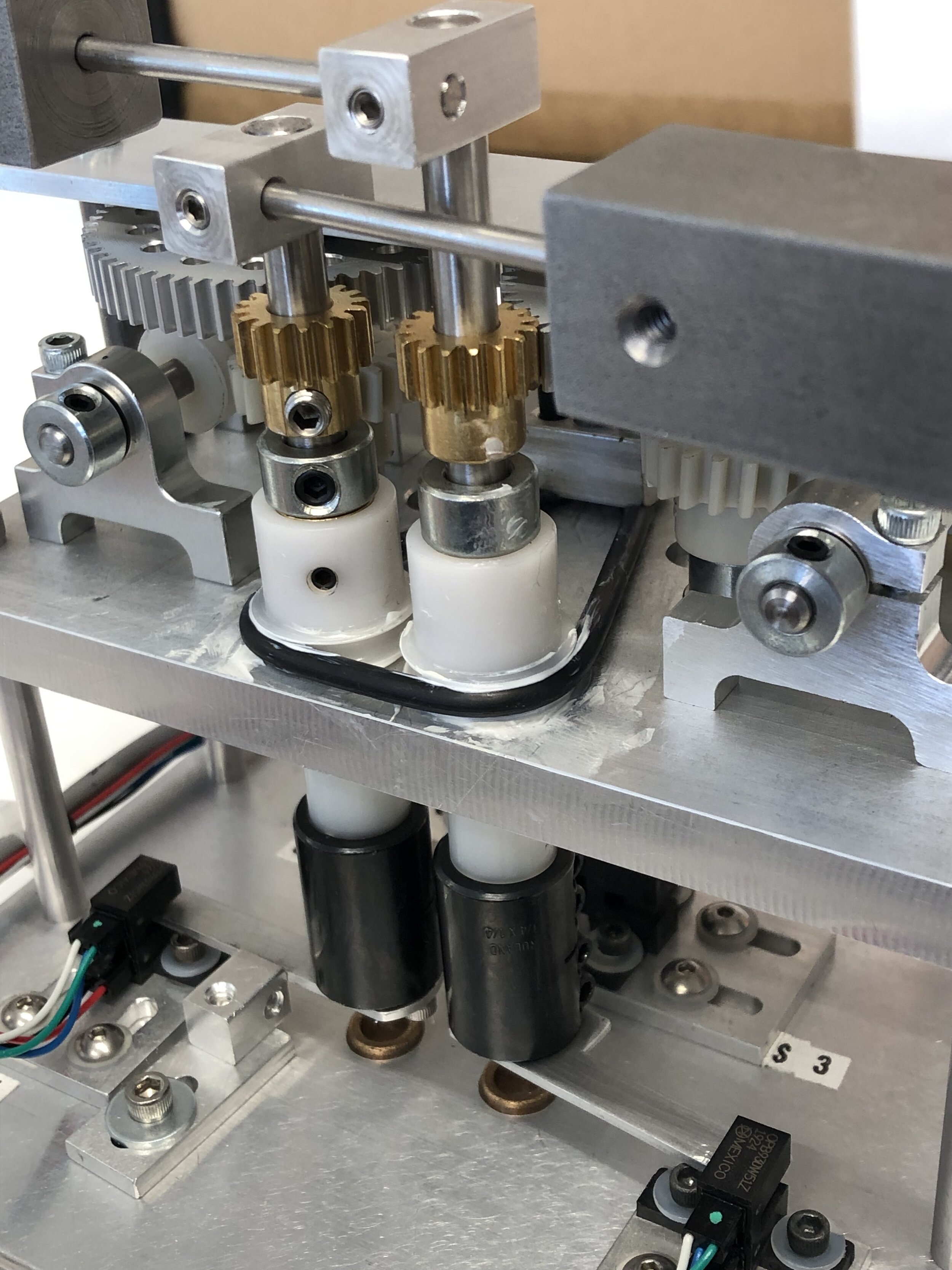  Detail: Dual arm mechanism  