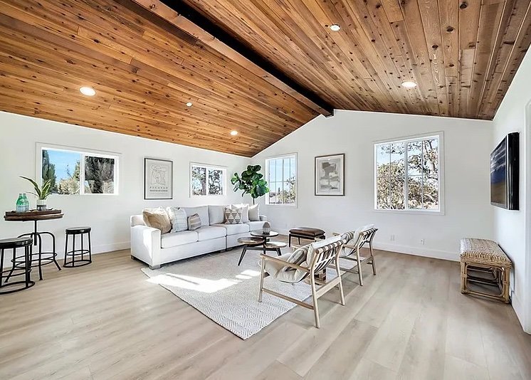 9d439a7ac9561ad7fc45320603917d1e-cc_ft_768 copy.jpg