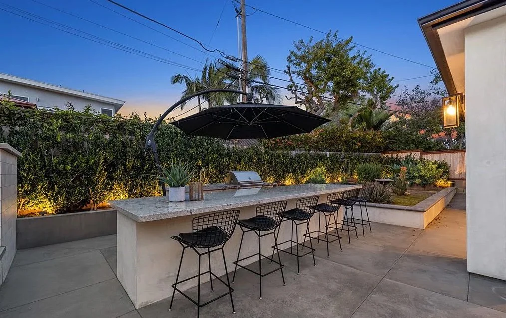 2e354d91cc55ea93d568c54dc68fec86-uncropped_scaled_within_1536_1152 copy.jpg