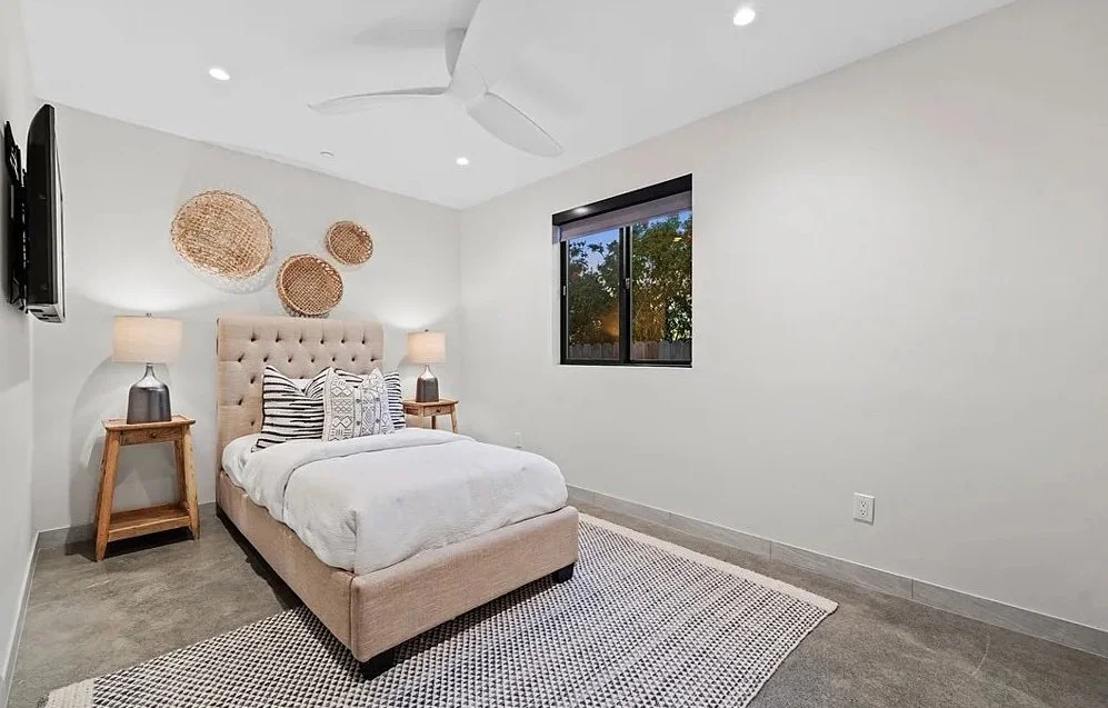 06a3cf842aa68503ba4819d841c63f50-uncropped_scaled_within_1536_1152 copy.jpg