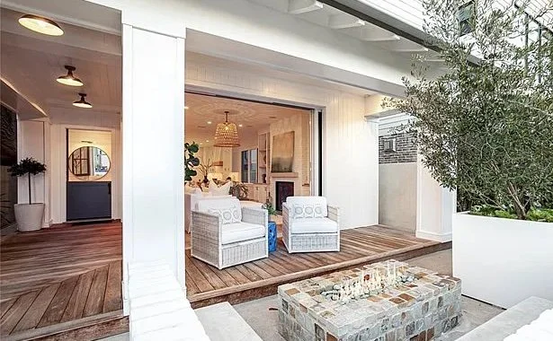 6c5cccc1ce592dfea8d7b451f2638a2e-uncropped_scaled_within_1536_1152 copy.jpg