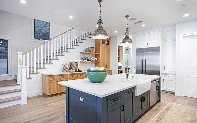 151b772dd2c38230582f17ea5dd909a9-uncropped_scaled_within_1536_1152 copy.jpg