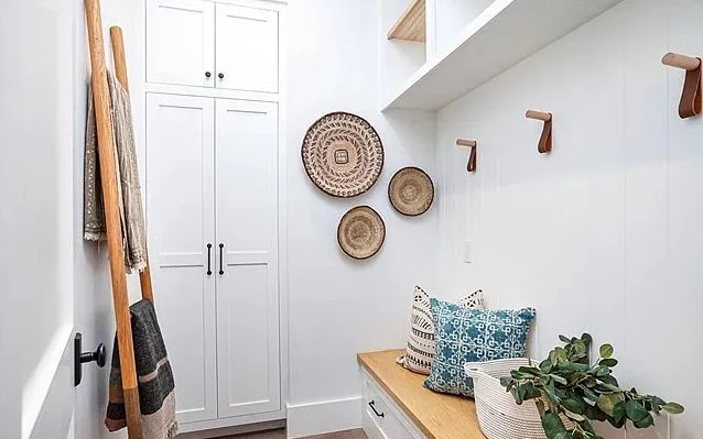 223744ae7a5c784dffed32619184e8bb-uncropped_scaled_within_1536_1152 copy.jpg