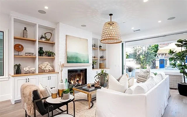 aae2f7b136bc151bcc56a2132c20b0ec-uncropped_scaled_within_1536_1152-2 copy.jpg