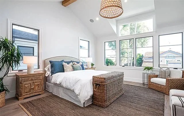 ab8f0ea0b26980c9eb557492c5571f2b-uncropped_scaled_within_1536_1152 copy.jpg