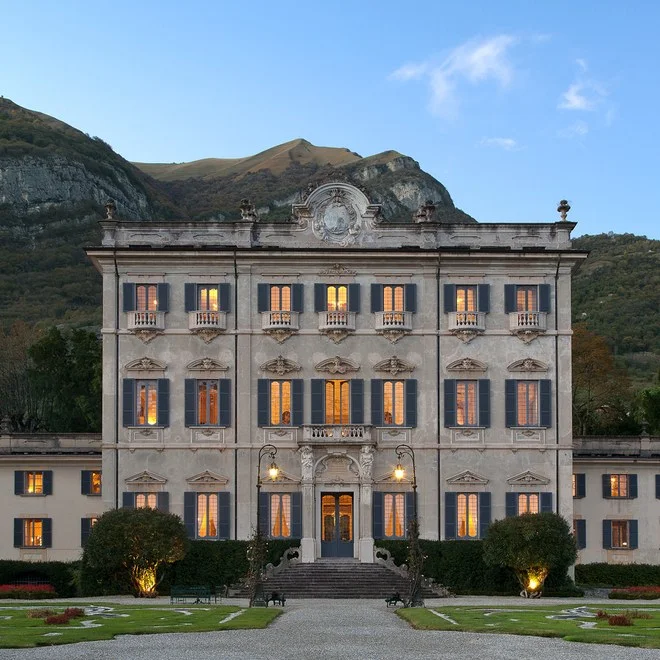 00-square-villa-sola-cabiati-italy.jpg