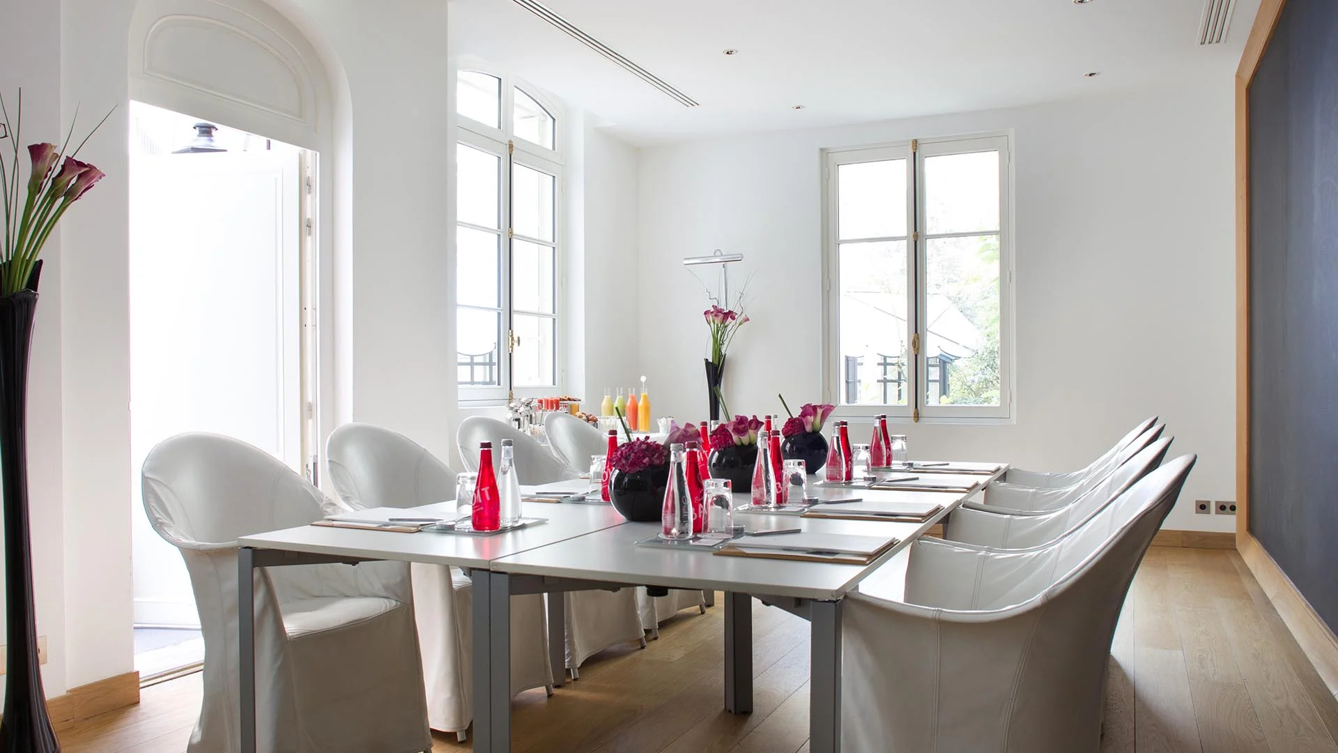 A bright, airy meeting room at Le Royal Monceau - Raffles Paris.