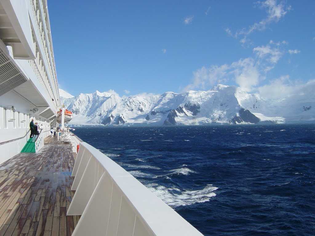 Crystal_Symphony_Antarctica2.jpg