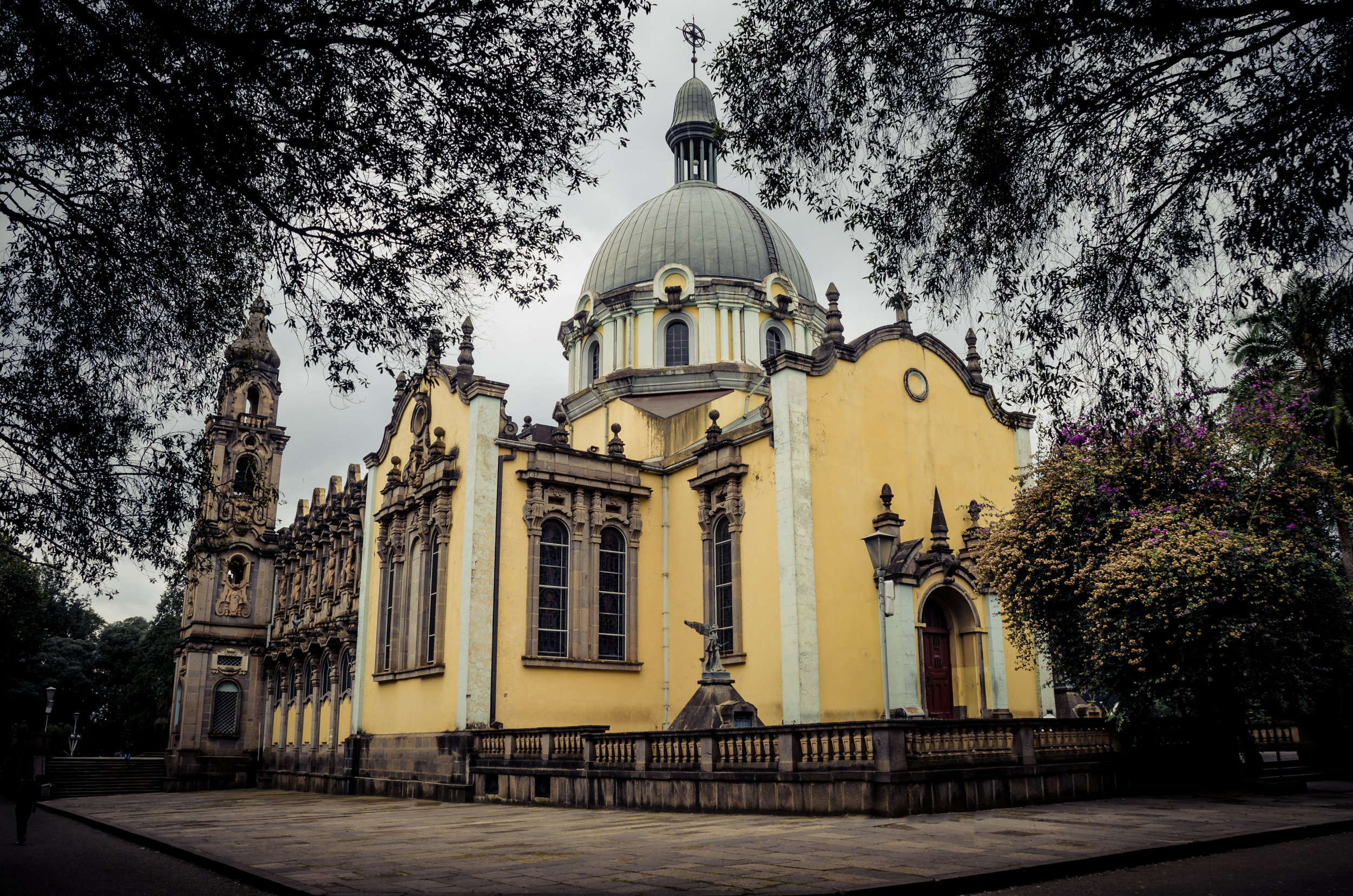 Church_of_Holy_Trinity_Ethiopia.jpg