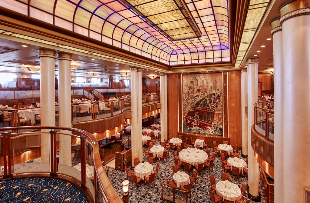 Queen Mary 2 Britannia Restaurant.jpg