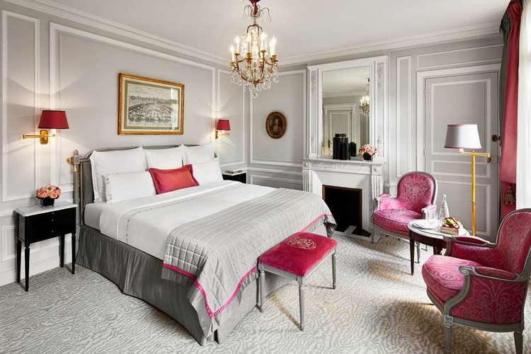 Hotel-Plaza-Athenee-classic-deluxe-room.jpg