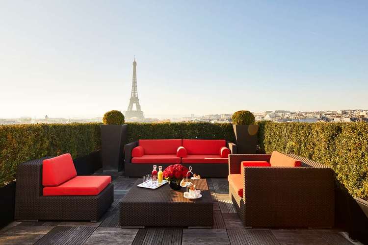 Hotel-Plaza-Athenee-eiffel-suite-signature.jpg