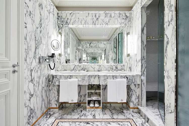 Le-Meurice-bathroom.jpg