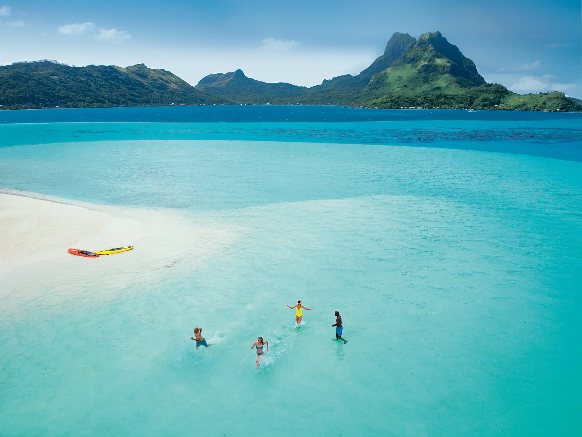 borabora_beach_groupi.jpg