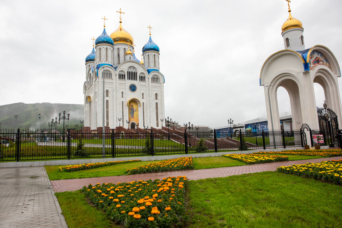 Visiting the Yuzhno-Sakhalinsk Cathedral during V7814 through the Russian Far East Photo by Adrian Wlodarczyk.jpg