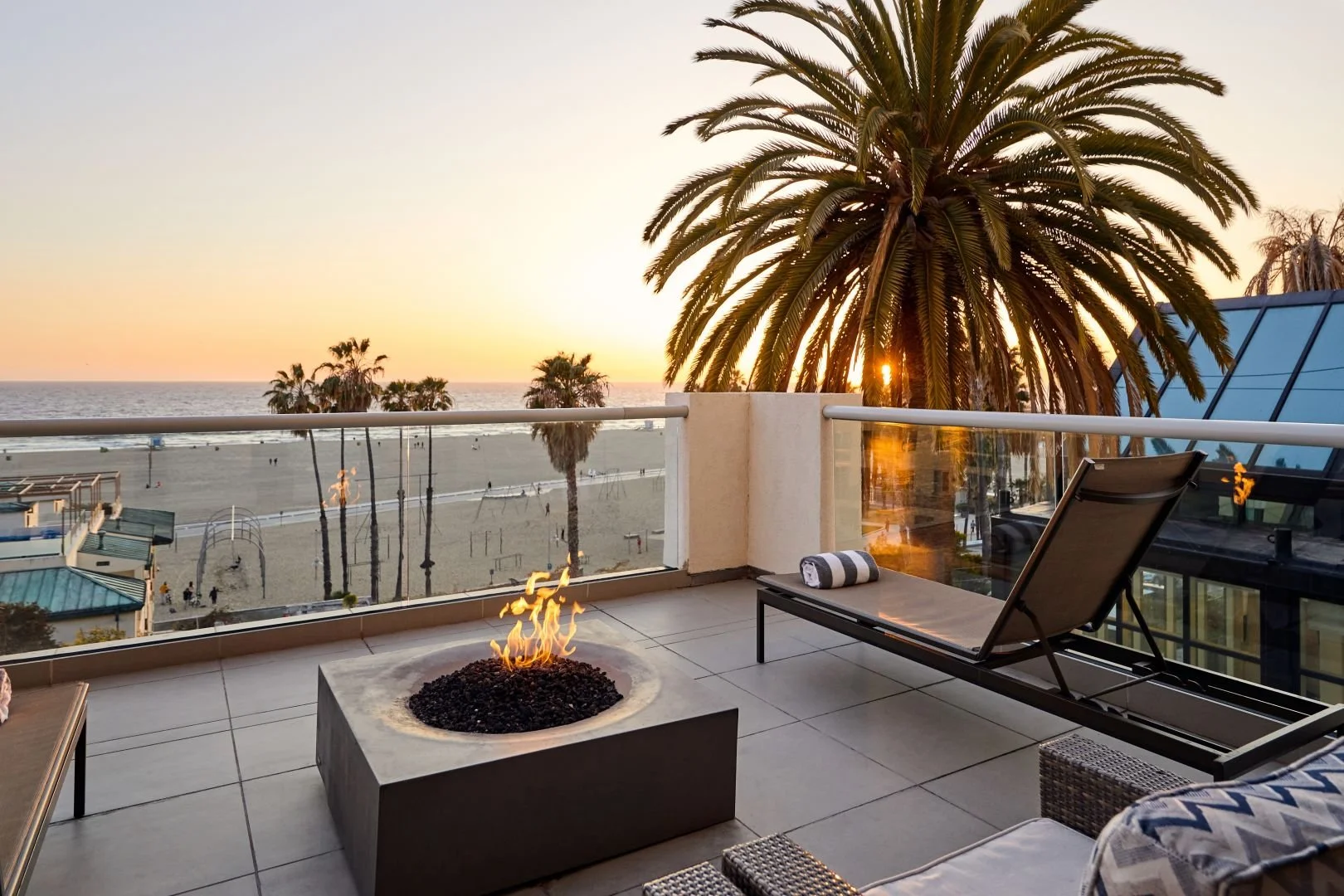 Loews Santa Monica Beach Hotel: Where the Coast Meets the City