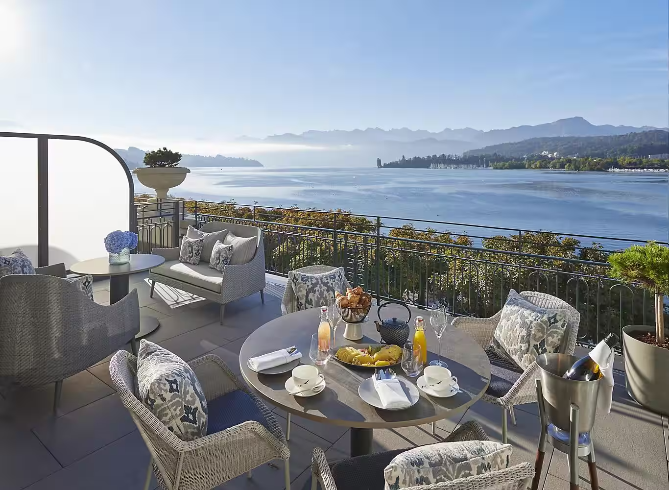 luzern-lake-view-suite-with-terrace131.png
