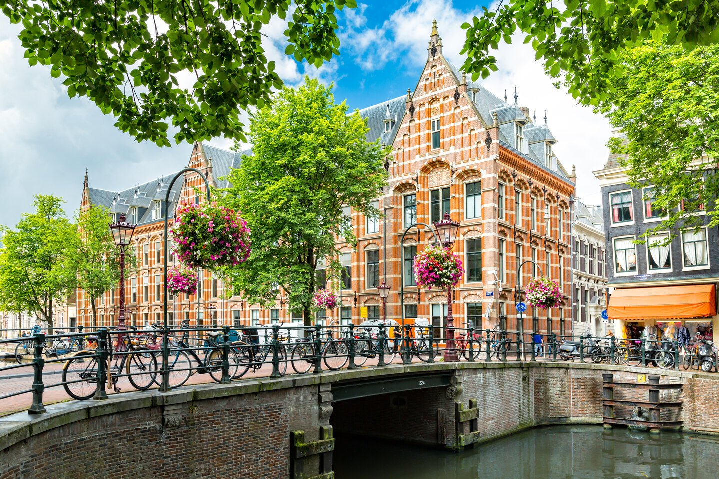 rsz_canal-bridge-amsterdam.jpeg
