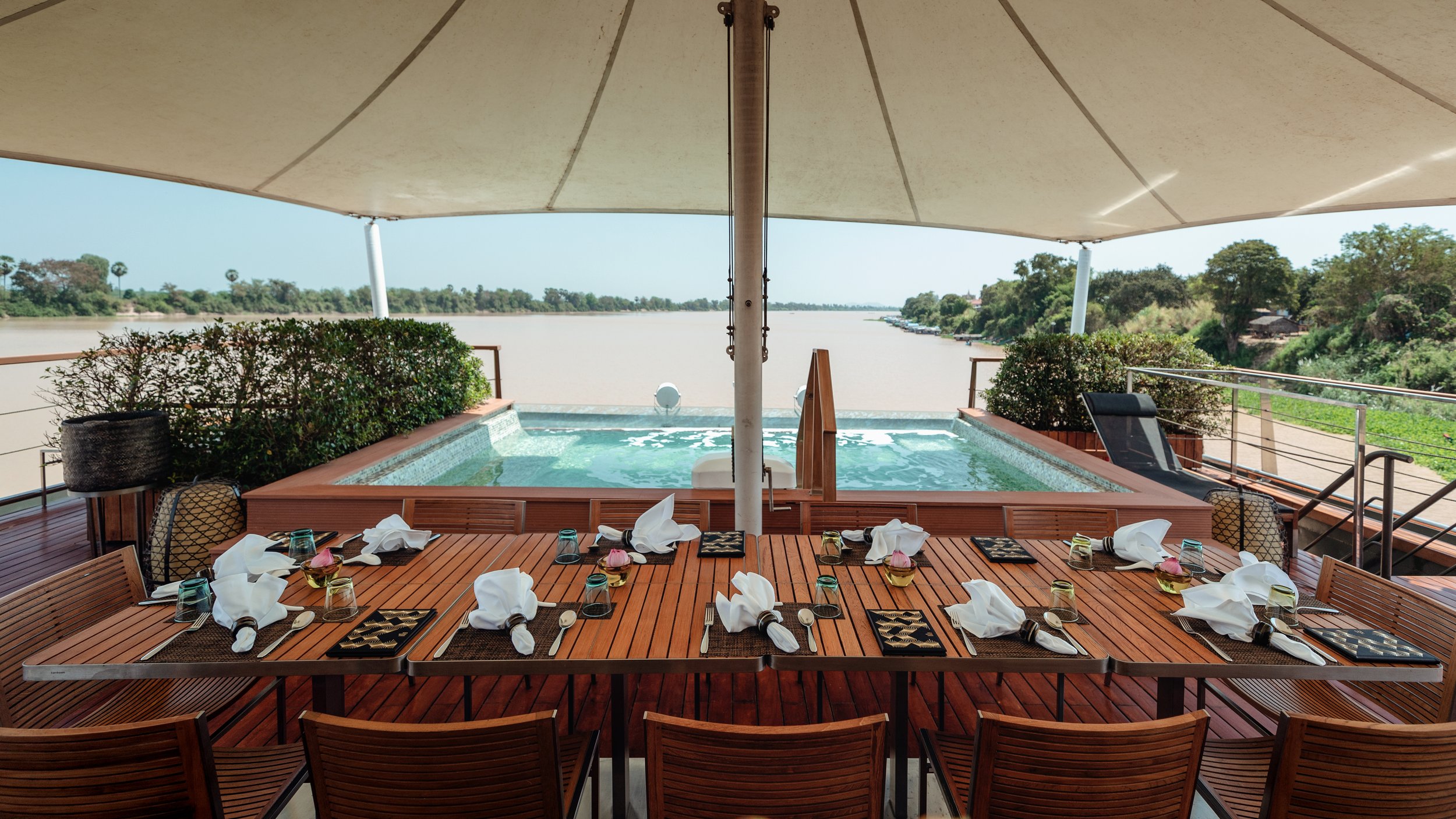 Aqua Mekong_Outdoor Dining_04.jpg