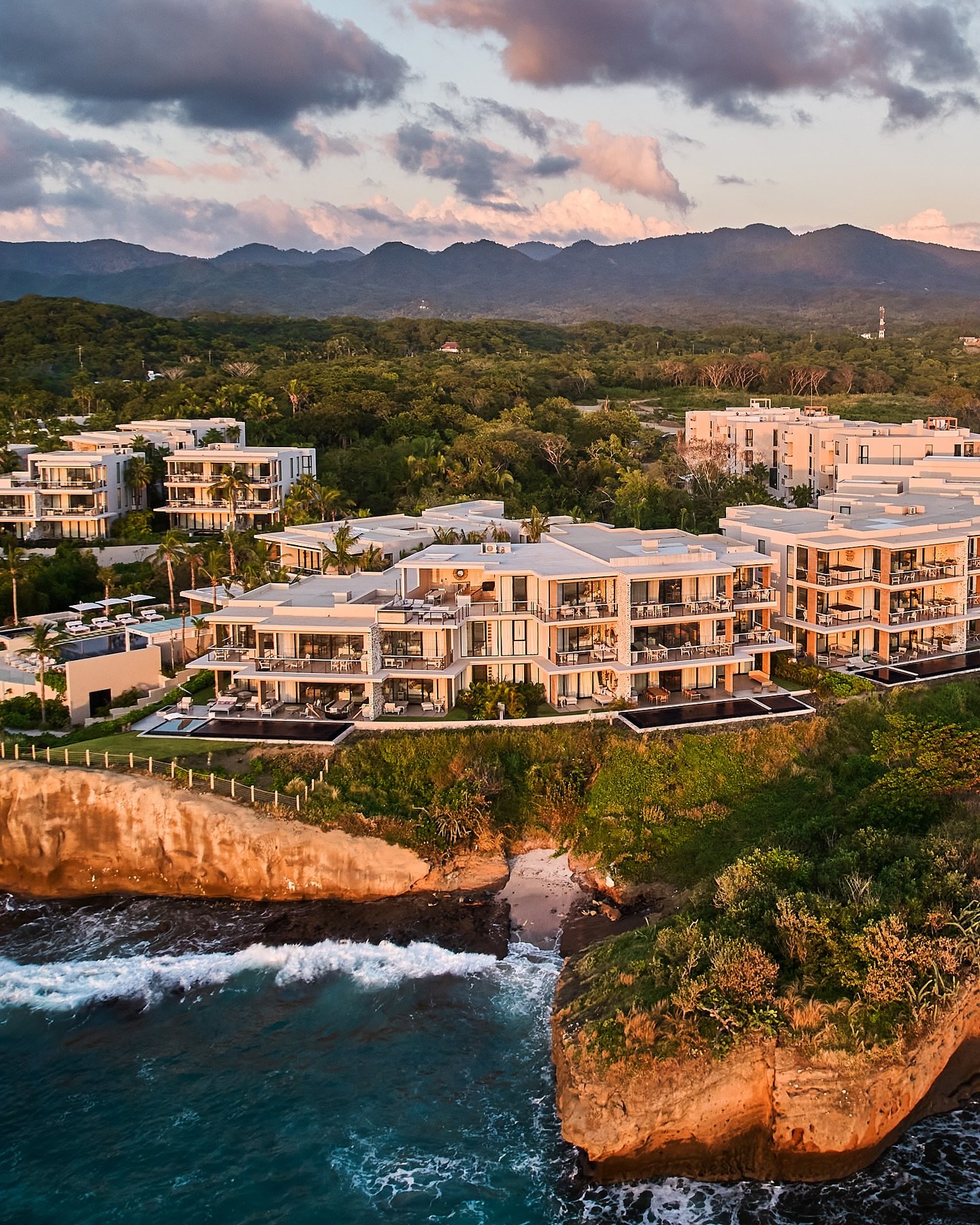 Discover a new kind of home with Auberge Resorts Collection&rsquo;s private residences. 

🌴 From cliffside villas in Punta de Mita to Napa&rsquo;s Vineyard Homes and oceanfront estates on Hawaii&rsquo;s Kohala Coast, these spaces elevate everyday li