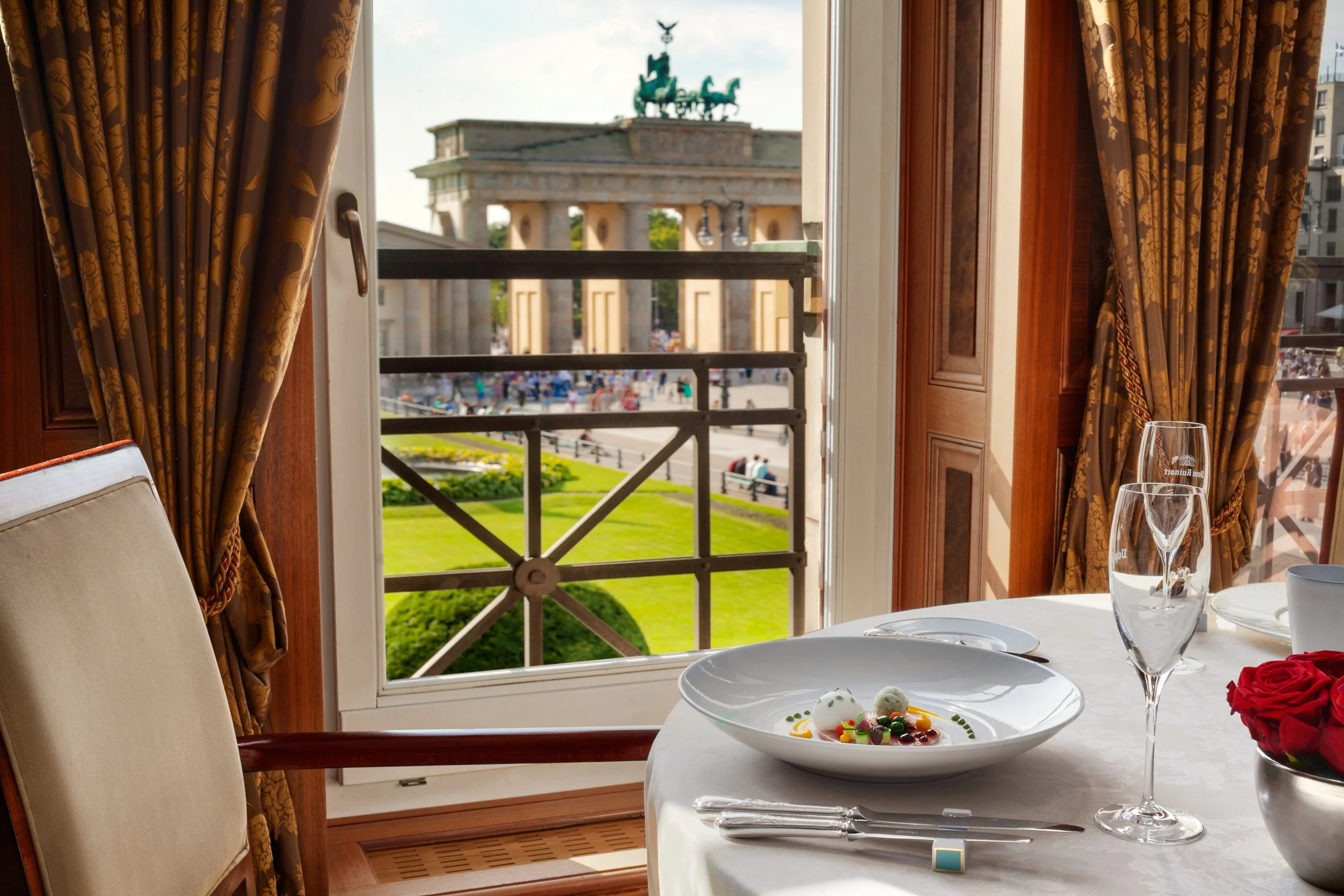 KIBER2_Lorenz Adlon Esszimmer Brandenburg Gate.jpg