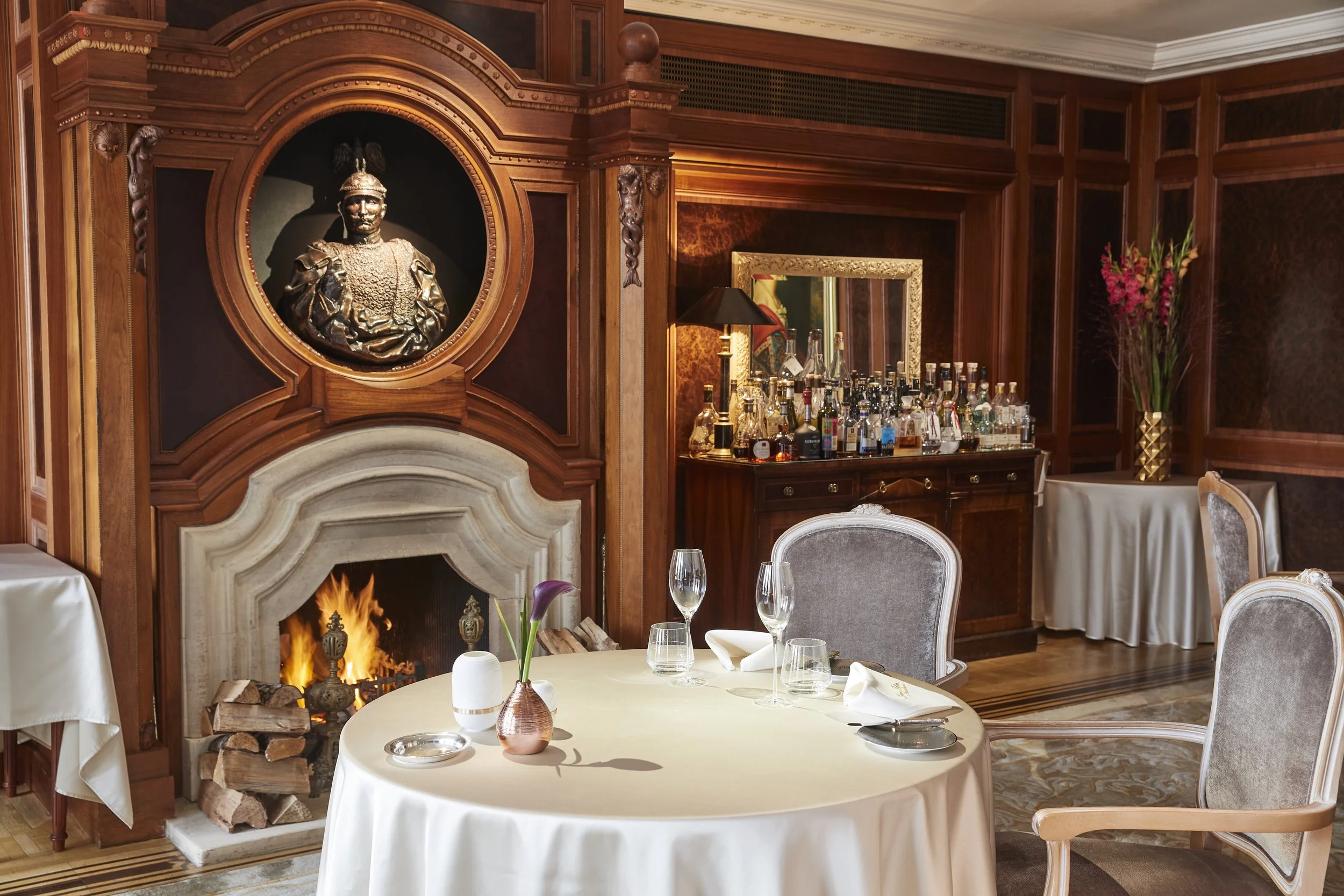 KIBER2_Lorenz Adlon Esszimmer (3).jpg