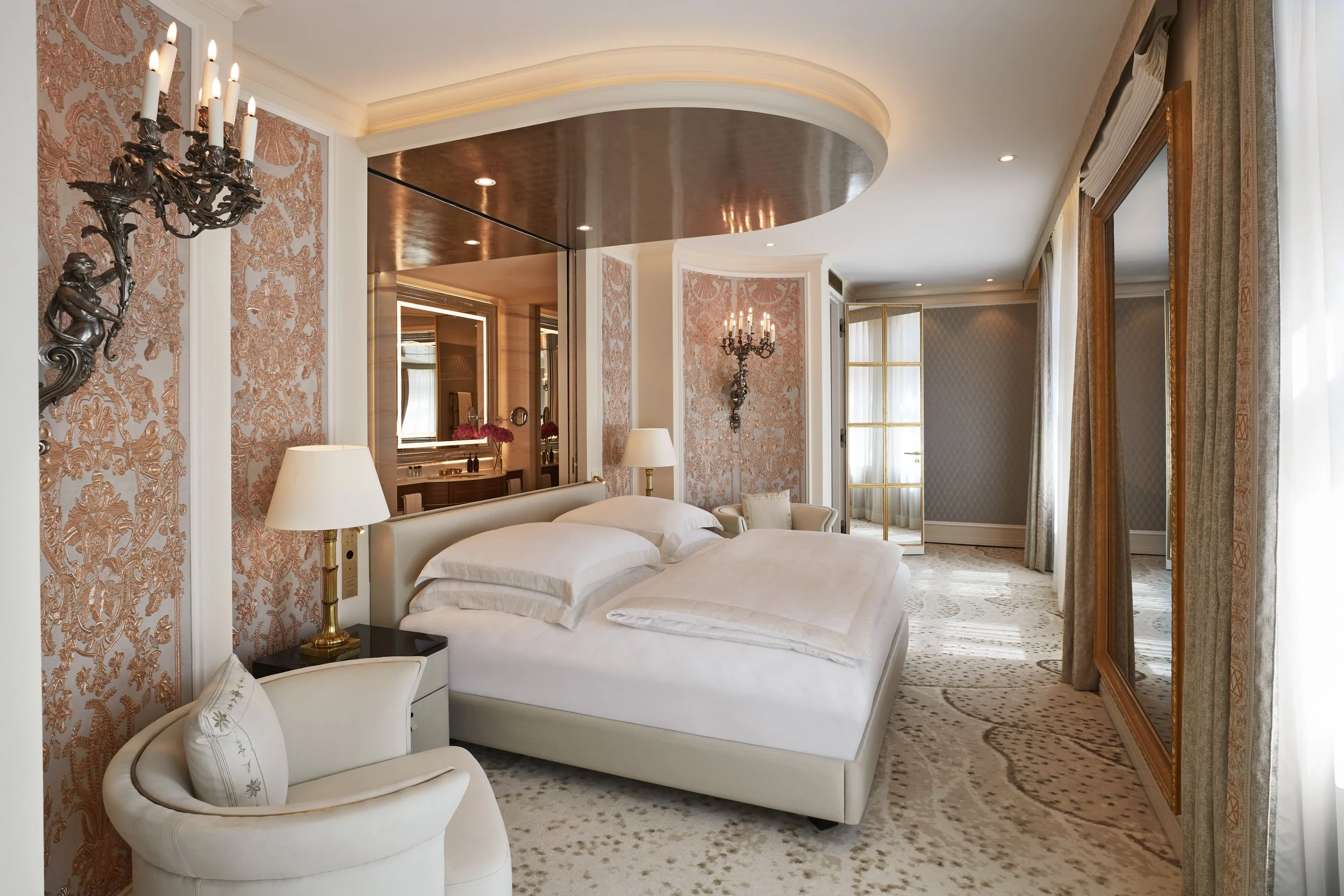 KIMUC1_Ludwig Suite Master Bedroom_Claes_ (4).jpg