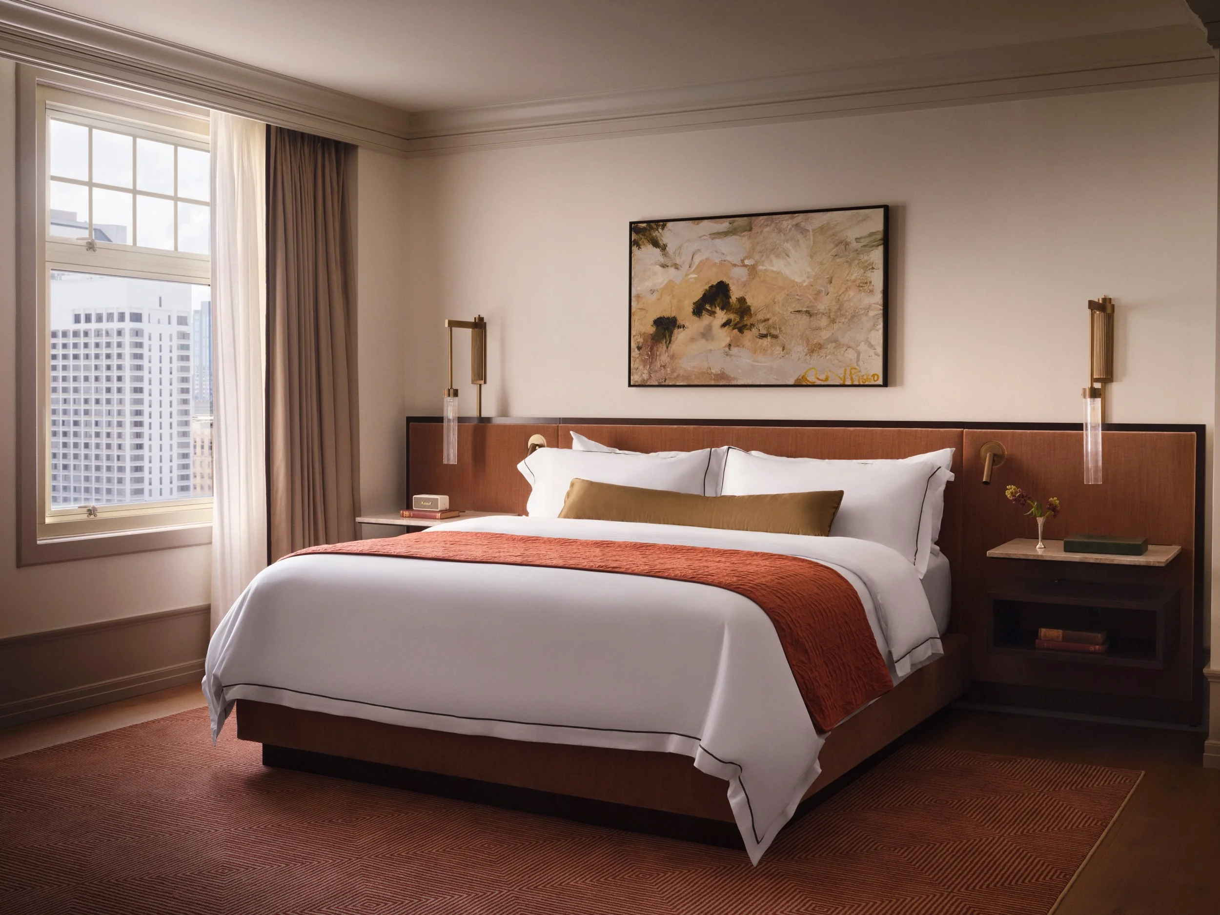 KingBed-Angled-HuntingtonHotel-DouglasFriedman.jpg
