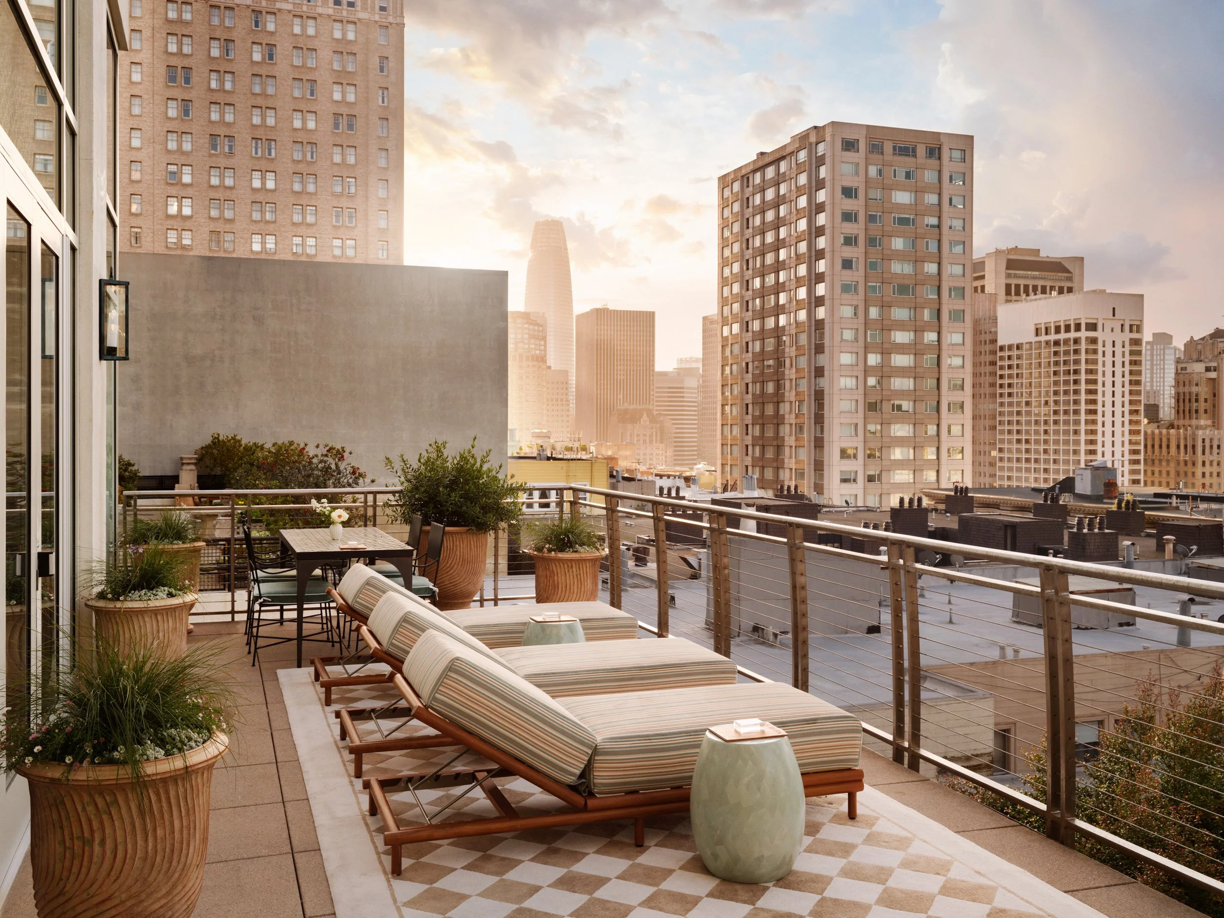NobHillSpa-Terrace-Horiz-HuntingtonHotel-DouglasFriedman.jpg