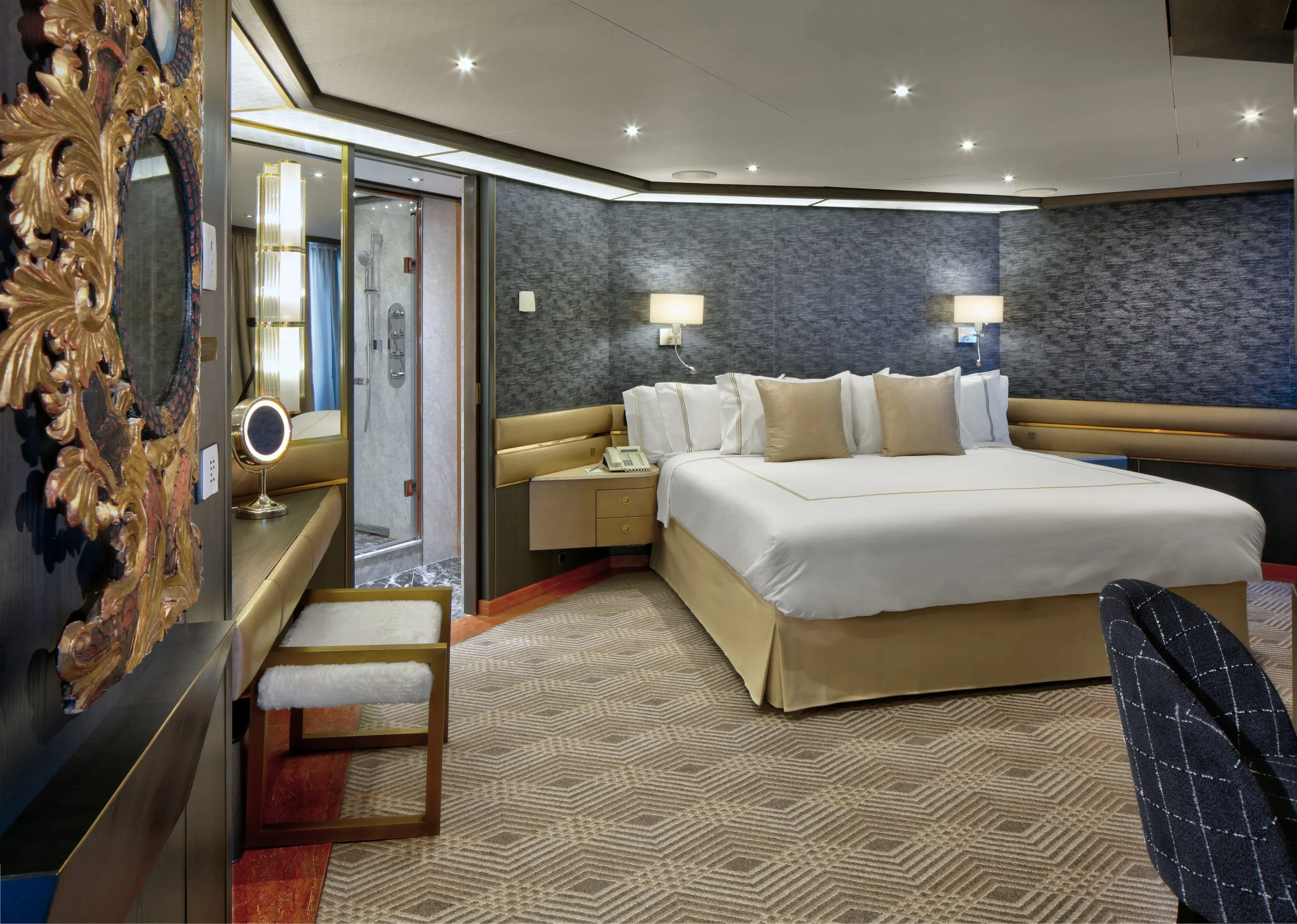 ZUDM21-PinnacleSuite-BedroomR.jpg