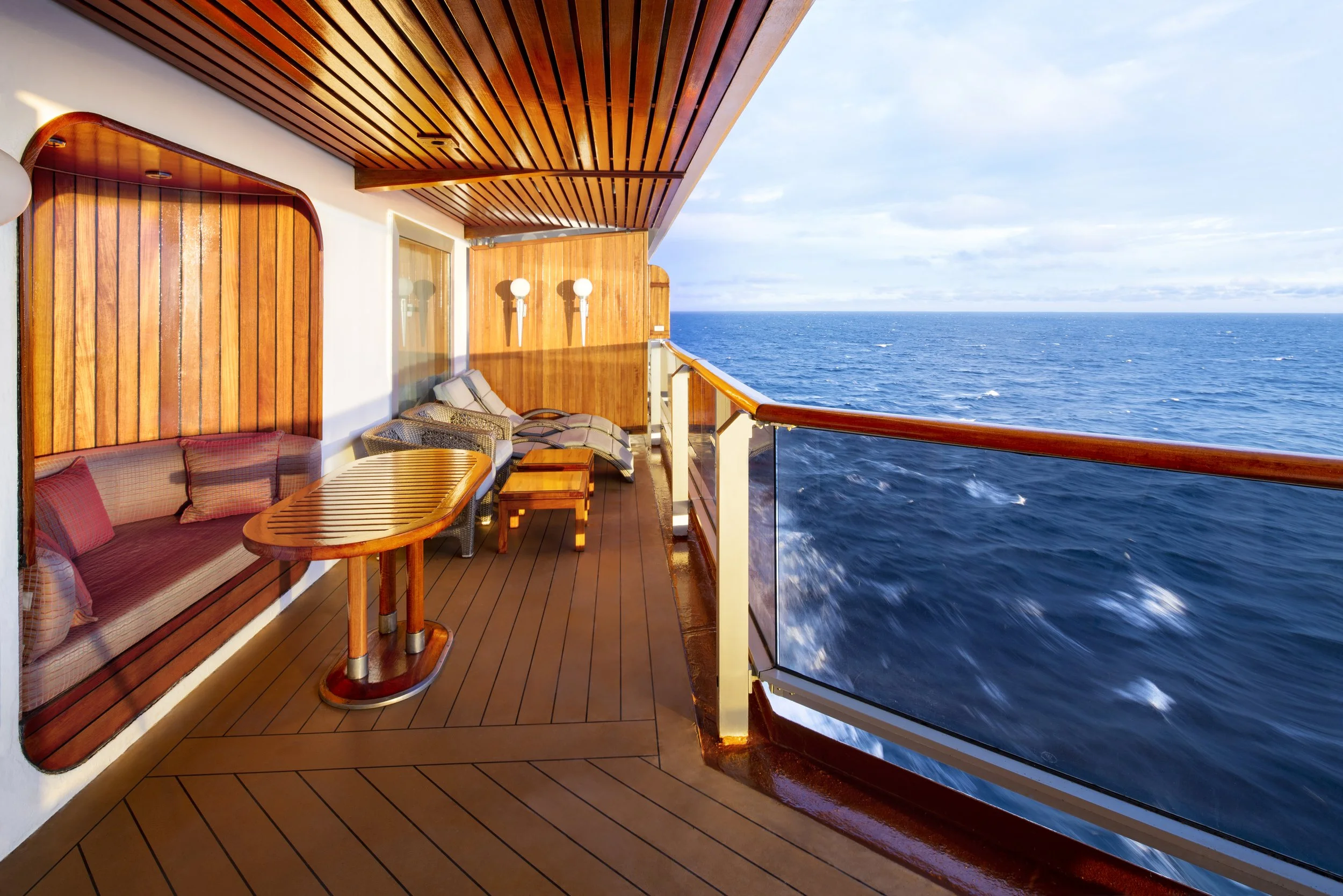 ZUDM21-PinnacleSuite-Balcony1R.jpg