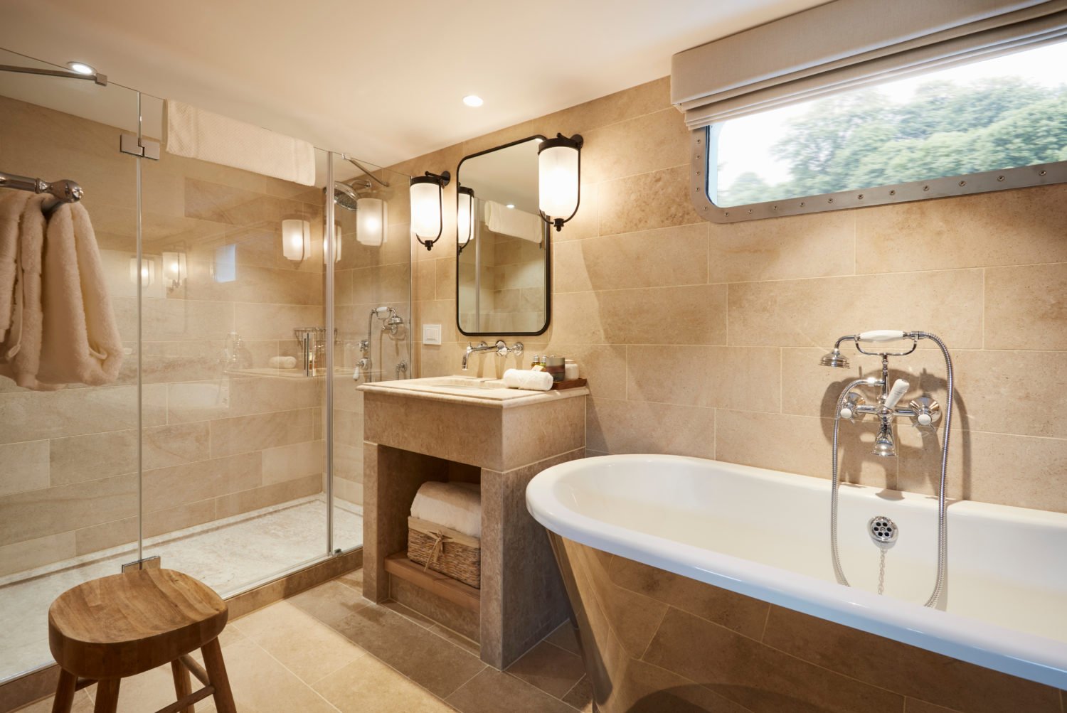 Afloat in France Lilas Lower Deck Double Bathroom.jpg