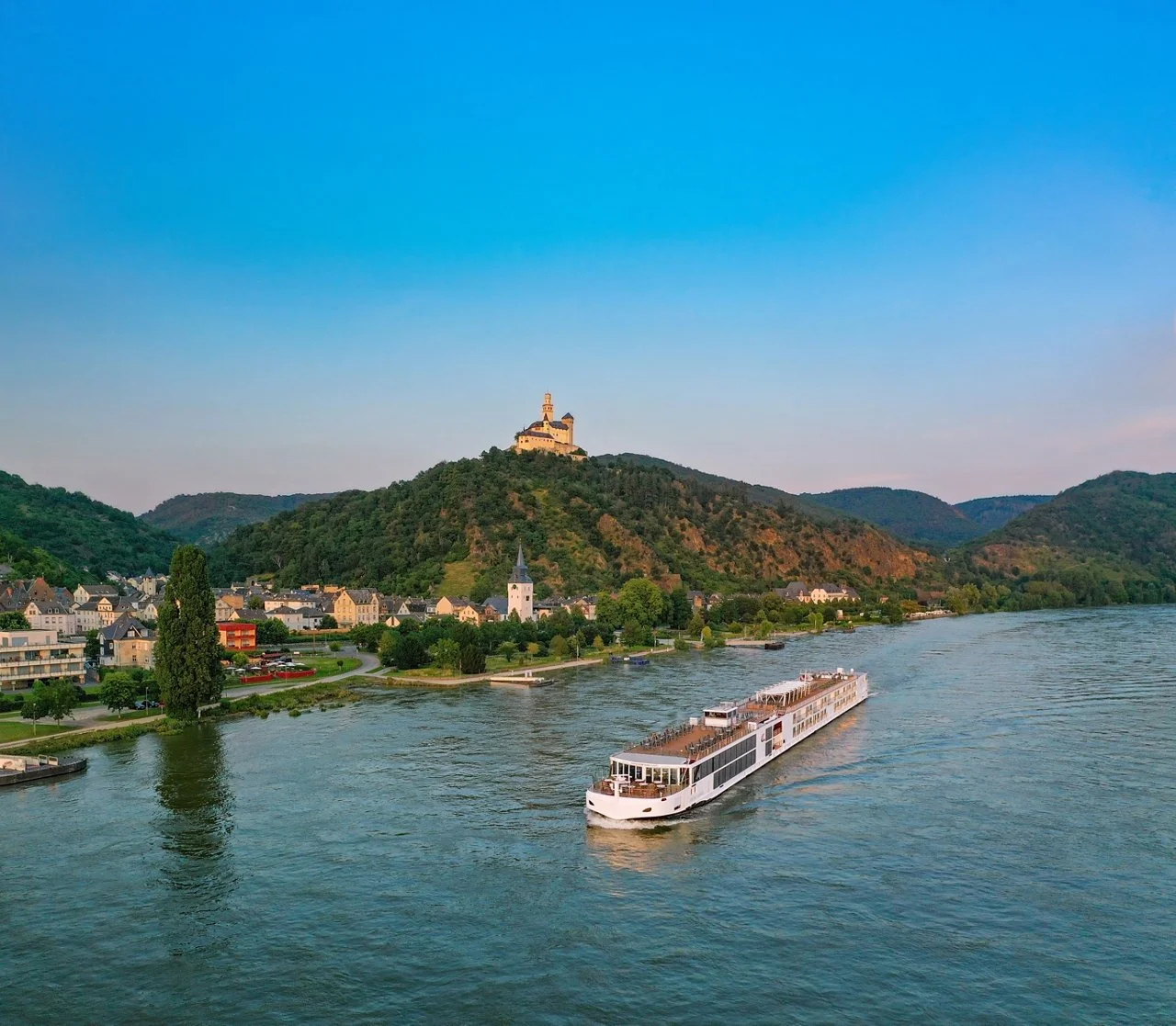 Longship-Mimir-Hilltop-Castle-Braubach.jpg