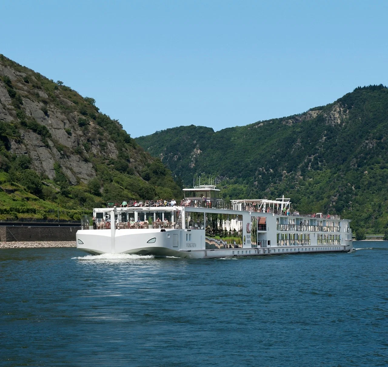 Longship-Freya-Mountains-Rhine-River-1.jpg