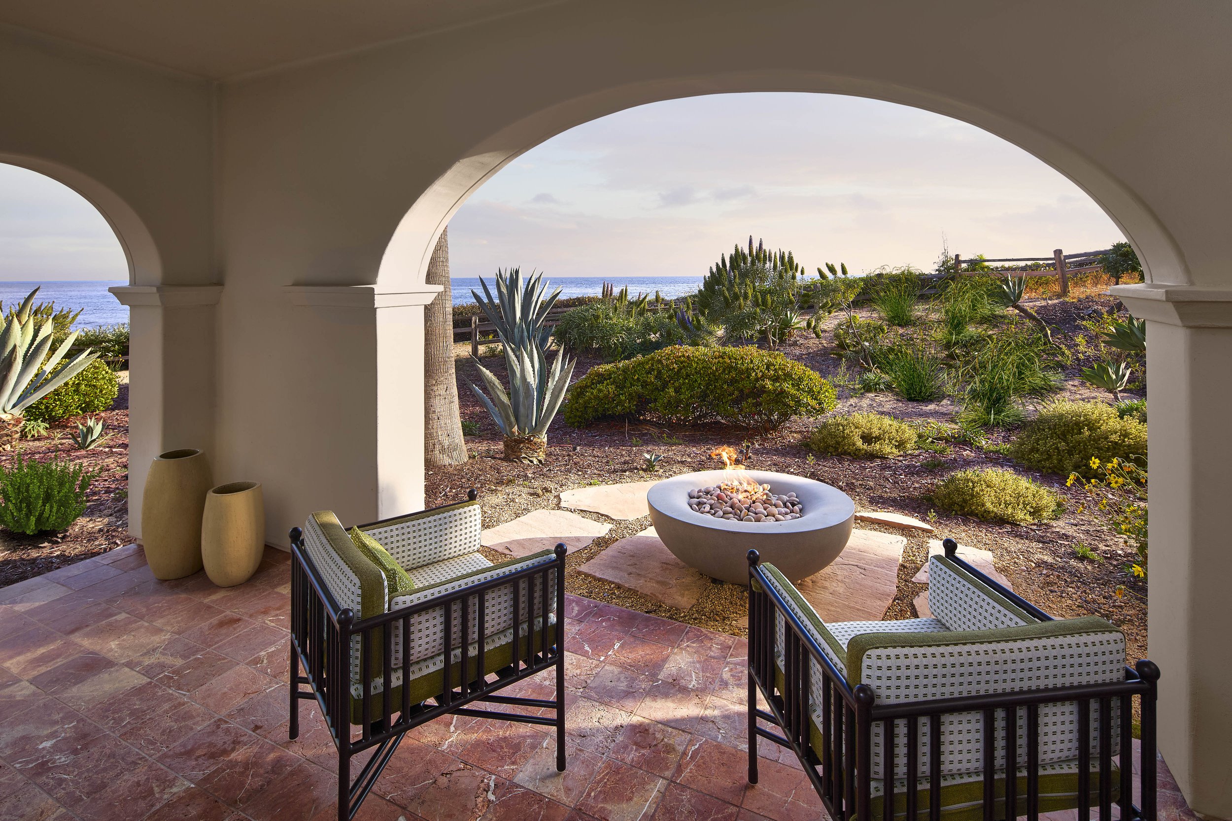 RC_SBARZ_Fireside_King_PartialOV_Patio_10104.JPG