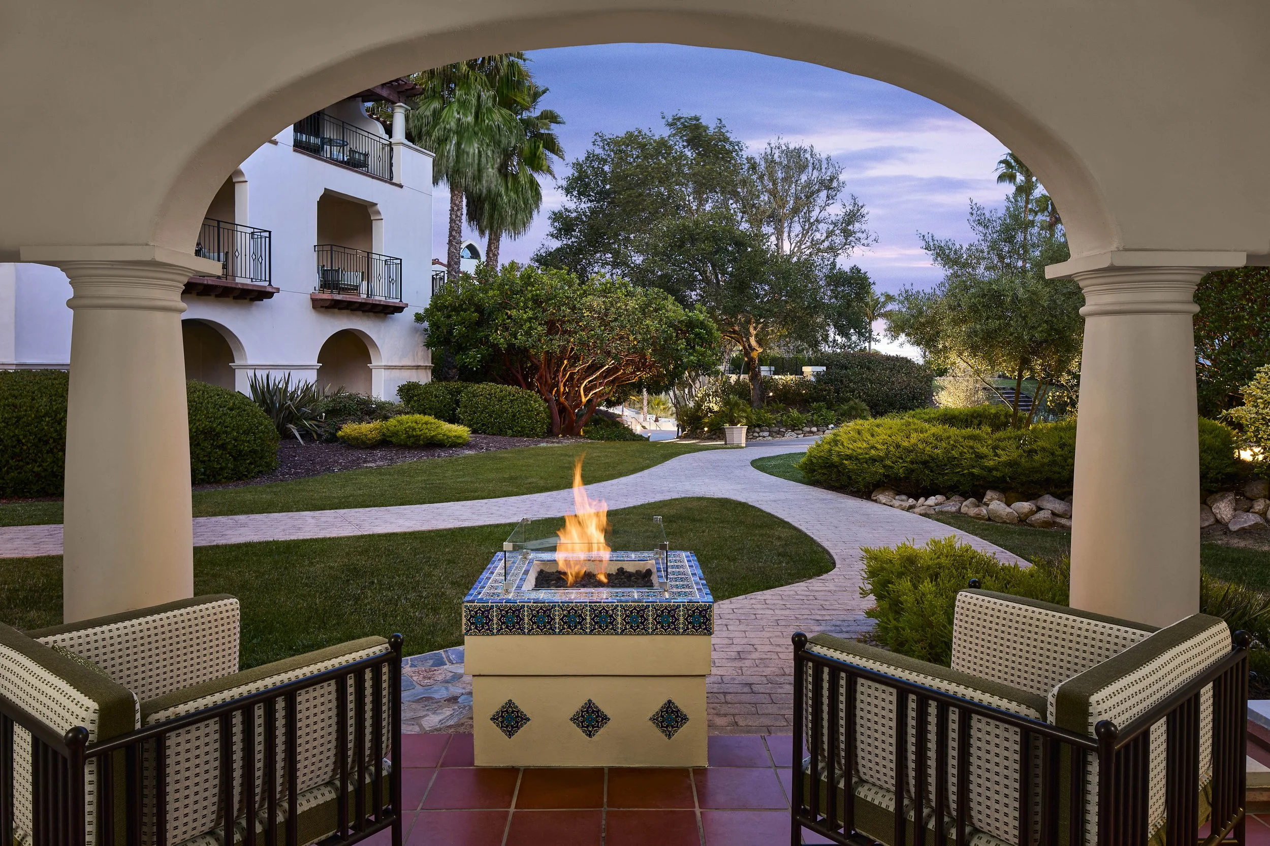 RC_SBARZ_Fireside_King_ResortView_Firepit_5102.JPG
