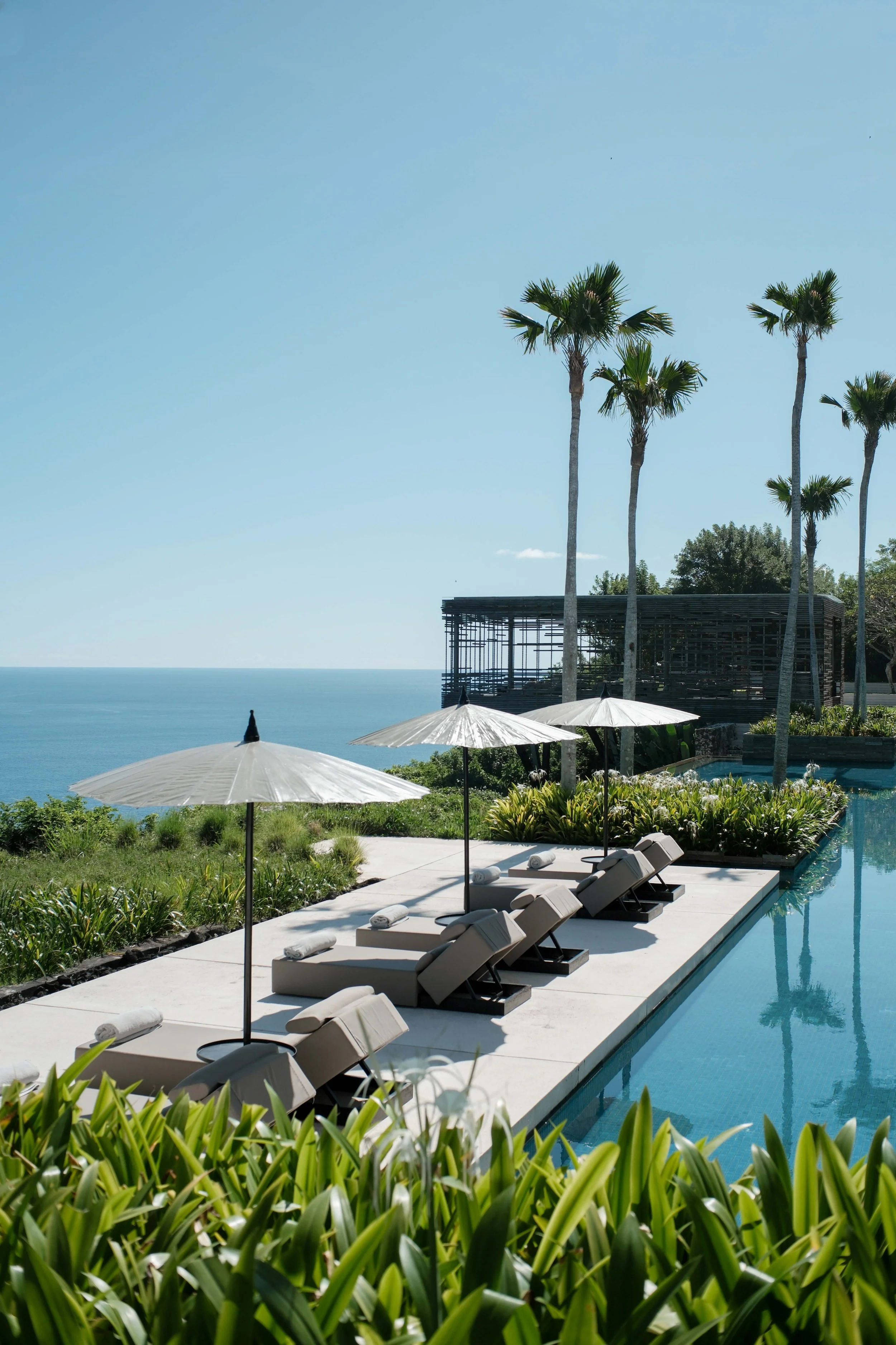 Alila-Villas-Uluwatu-P0692-Pool-Lounge.jpg