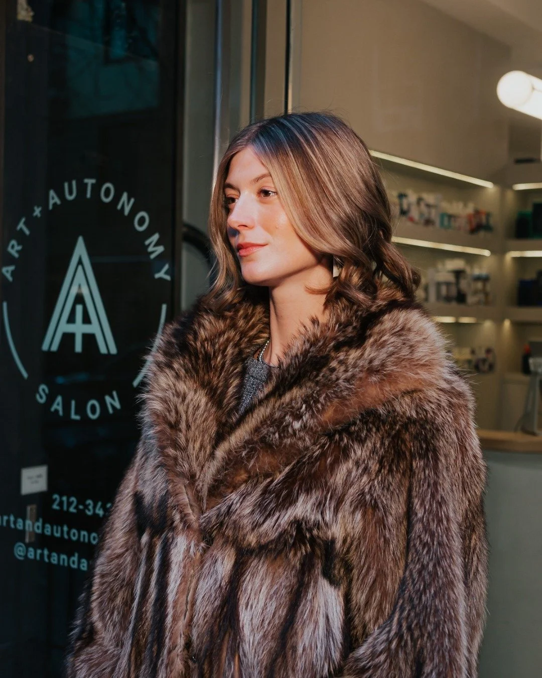 Not a reinvention. Just a very good idea.

This kind of subtle refinement quietly boosts confidence... Just ask Julia (@juliamandirola).

#ArtAndAutonomy #ArtAutonomyHairSalon #ArtAutonomySalon #ArtisticExpression #BookYourAppointment